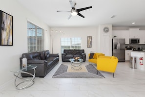 House, 5 Bedrooms, Private Pool (4 Bathrooms) | Living area