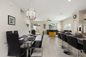 Huis, 5 slaapkamers, privézwembad (4 Bathrooms) | Dineren in de kamer