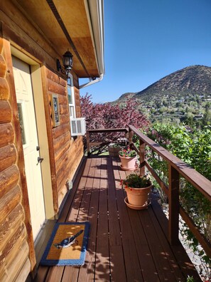 Property grounds - Blue Jay Inn Getaway with amazing views and wildlife (Crawford)