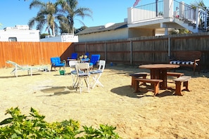 Outdoor dining - 5 MINUTE Walk to Beach! 4 br 2 bath Gorgeous Private CLASSIC California Bungalow (Grover Beach)