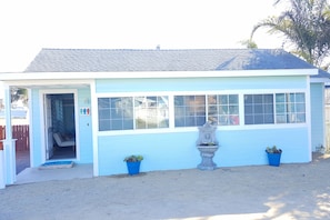 Exterior - 5 MINUTE Walk to Beach! 4 br 2 bath Gorgeous Private CLASSIC California Bungalow (Grover Beach)