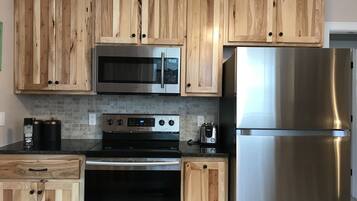 Køleskab, mikrobølgeovn, ovn, kogeplade