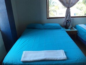 Minibar, free WiFi, bed sheets