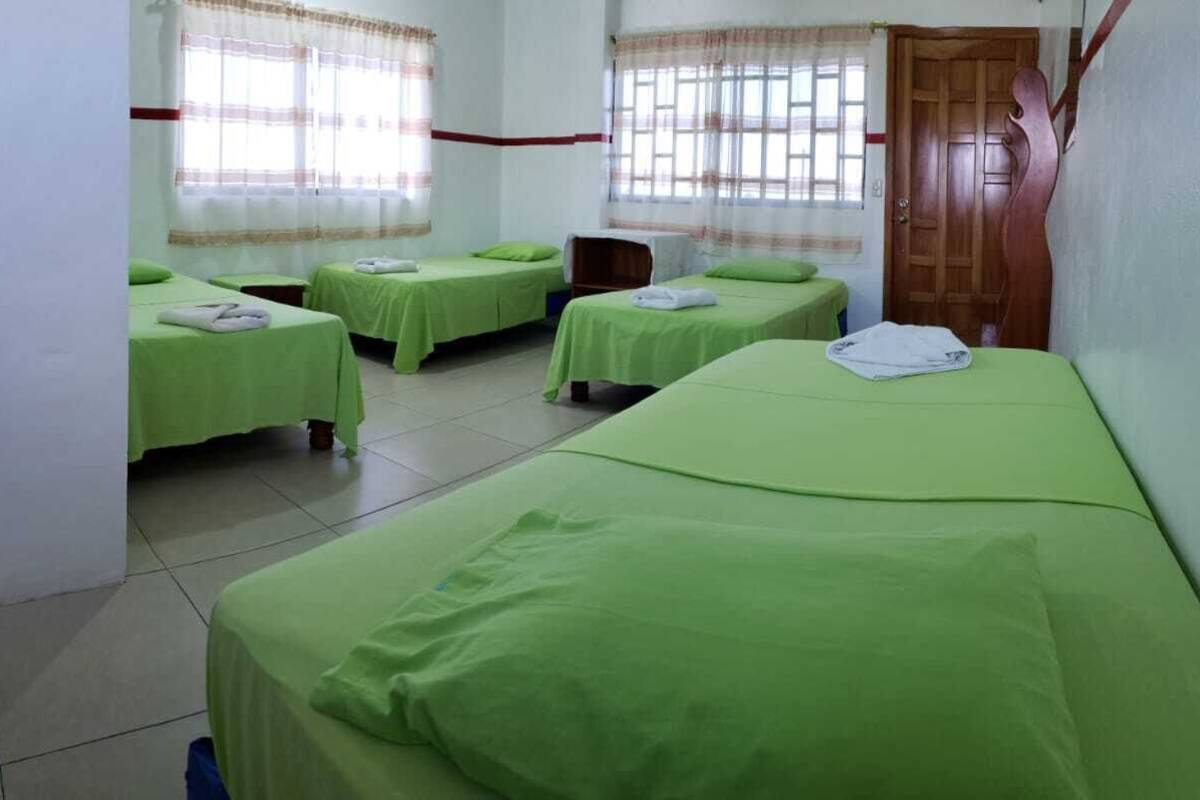 Phòng 4 Economy | Minibar, truy cập Internet không dây miễn phí, bộ trải giường 