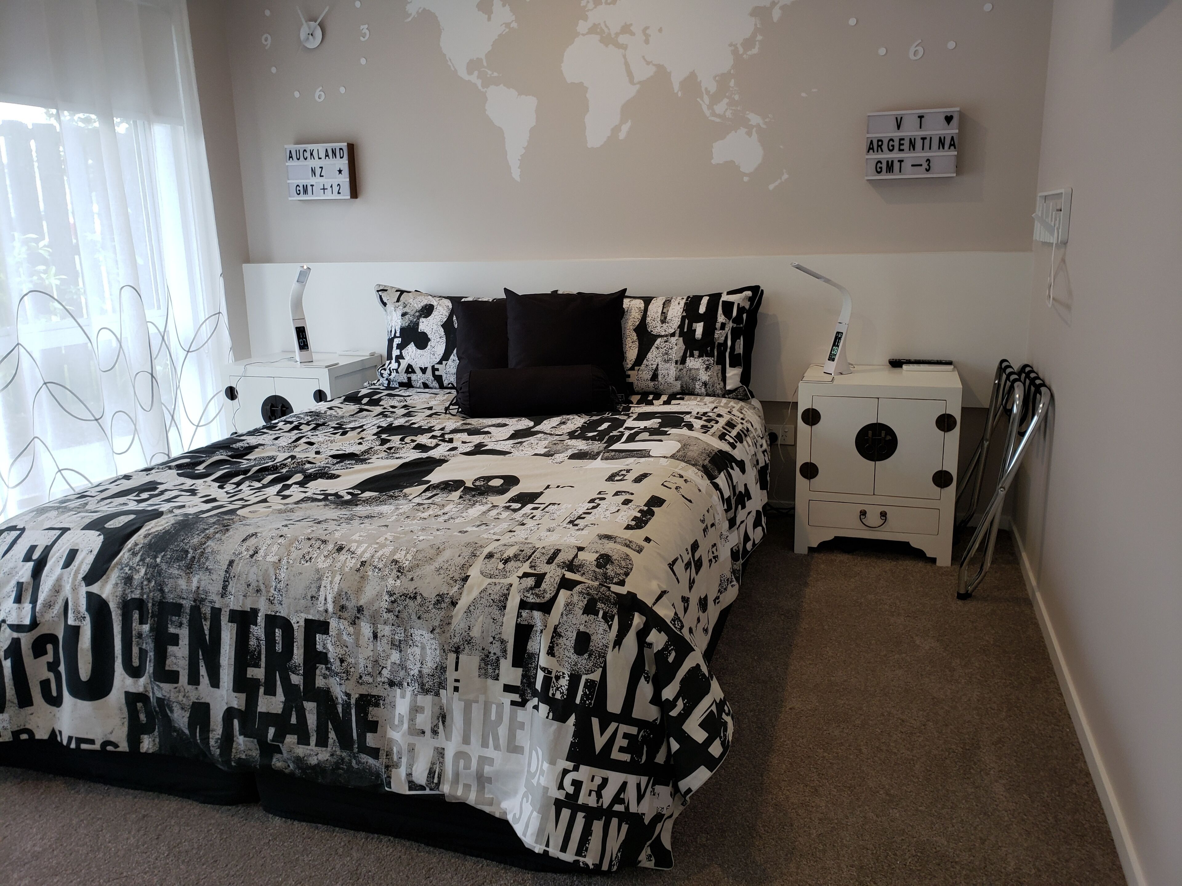 スーペリア ダブルまたはツインルーム バリアフリー | エジプト綿のシーツ、高級寝具、低反発ベッド、セーフティボックス (室内)