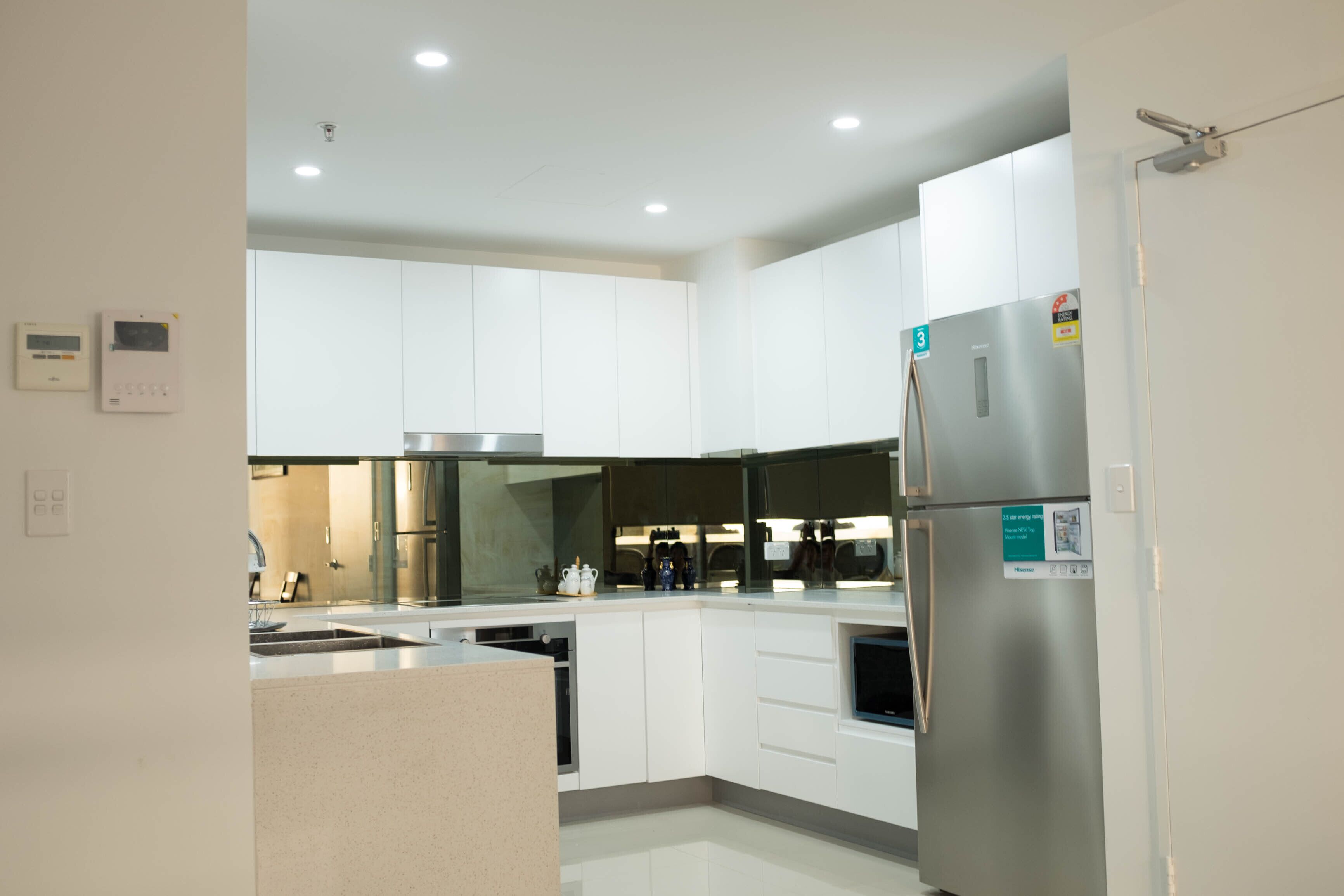 Brand New  3.5BR Apartment /3 min walk to STN+BUS