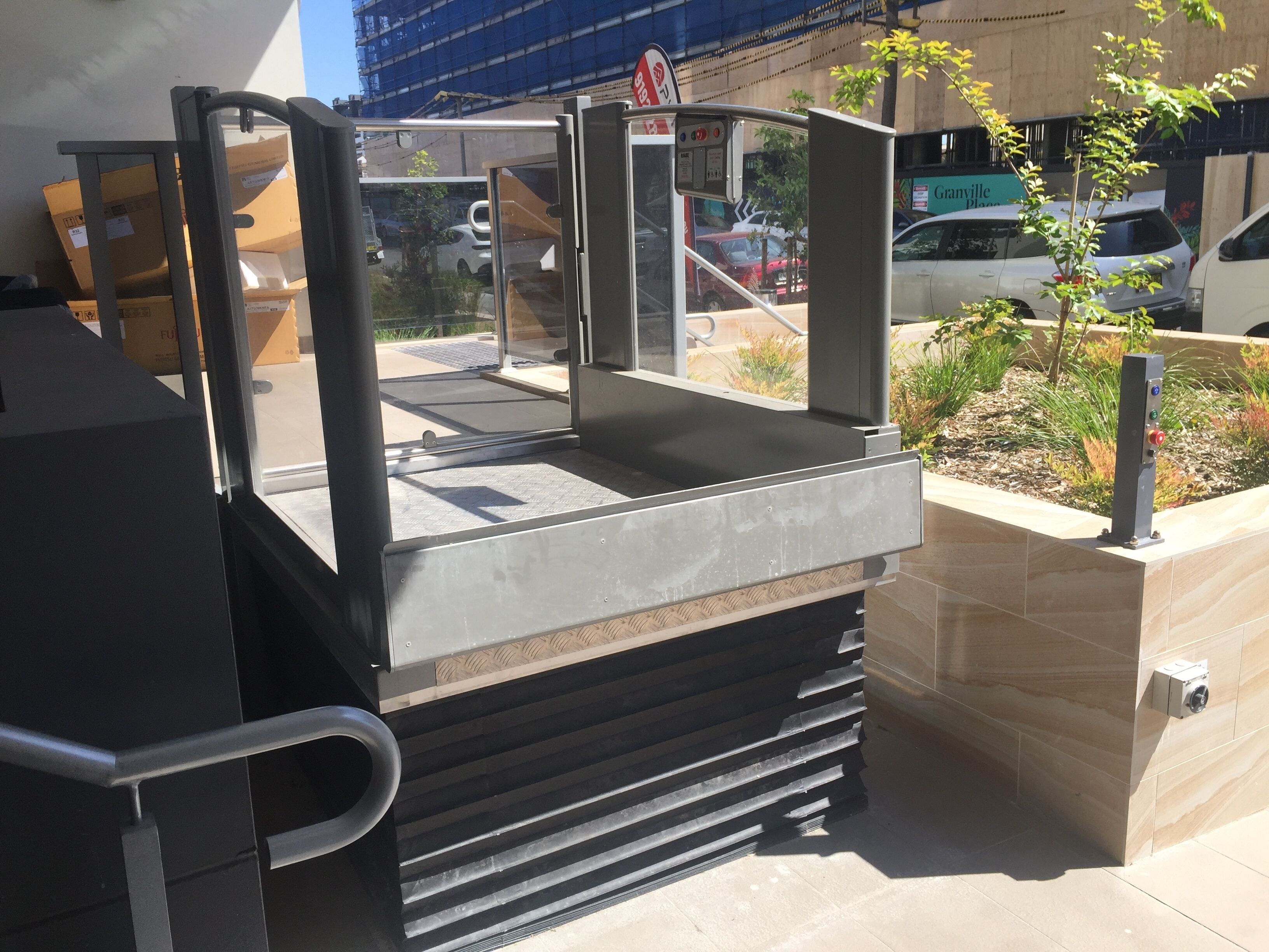 Brand New  3.5BR Apartment /3 min walk to STN+BUS — image 4