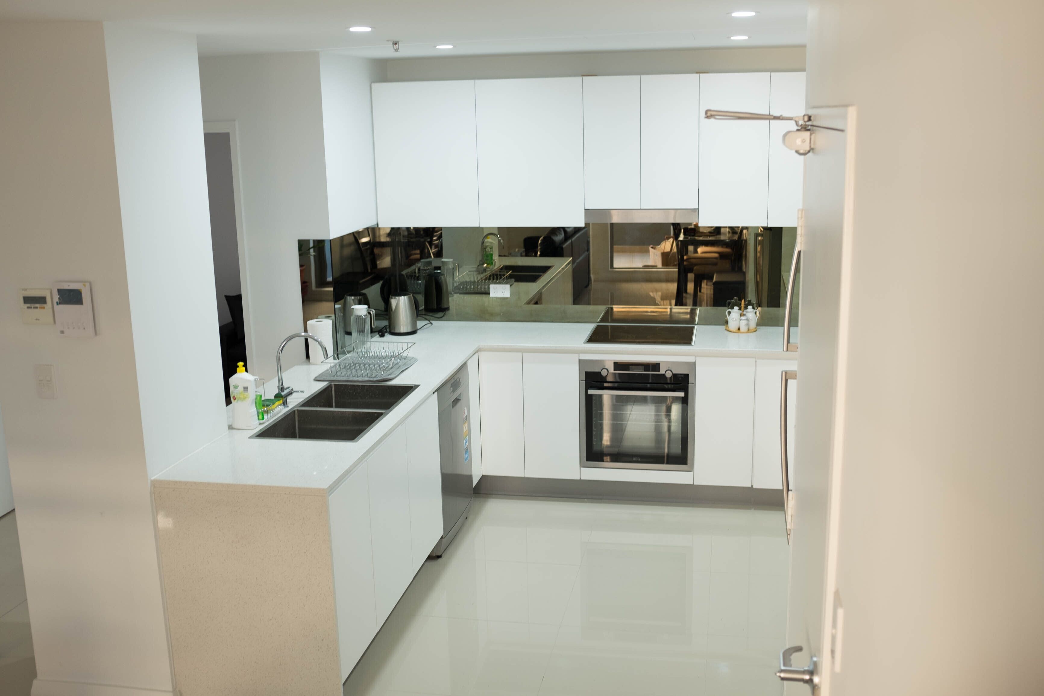 Brand New  3.5BR Apartment /3 min walk to STN+BUS