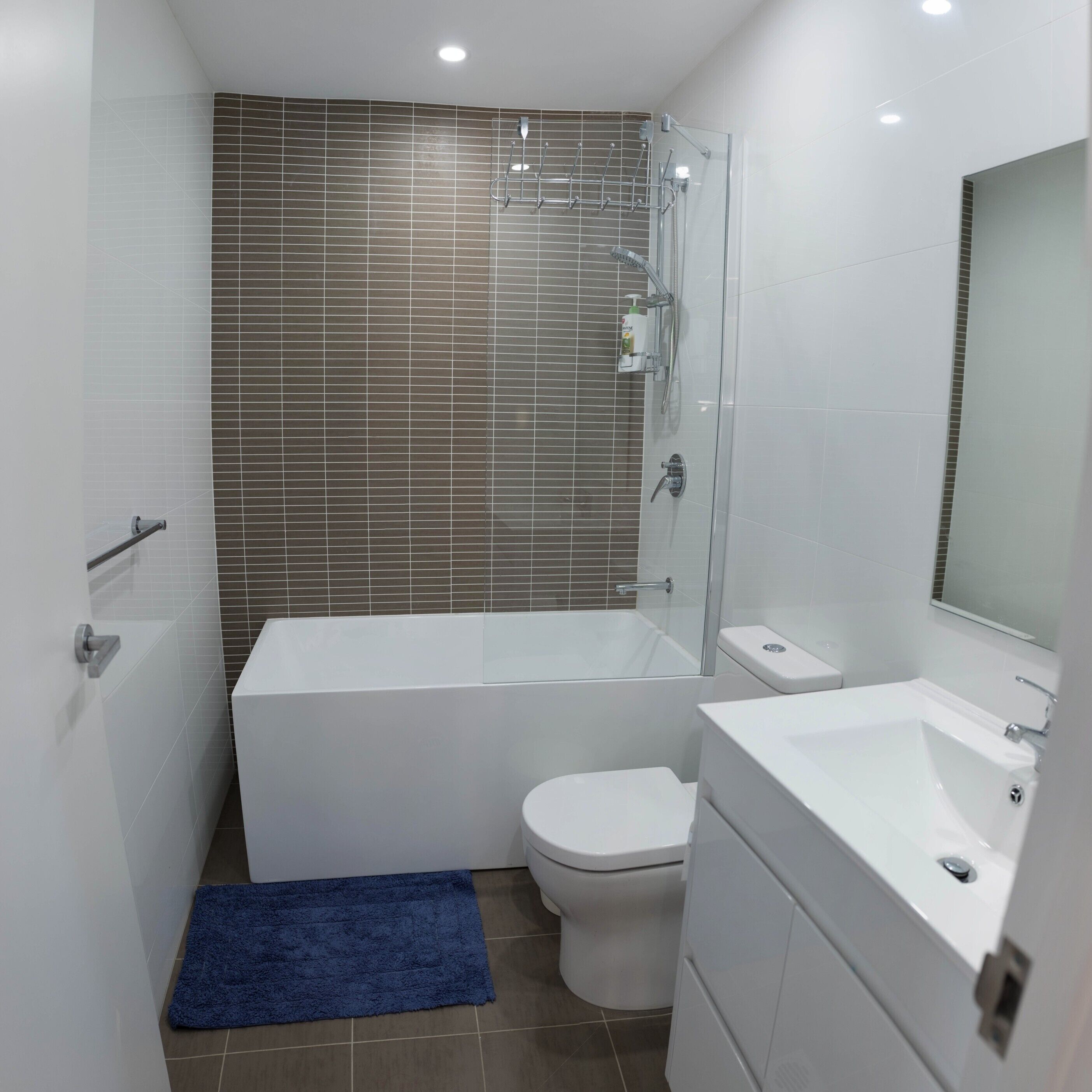 Brand New  3.5BR Apartment /3 min walk to STN+BUS