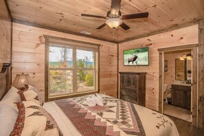 5 bedrooms, iron/ironing board, WiFi, bed sheets