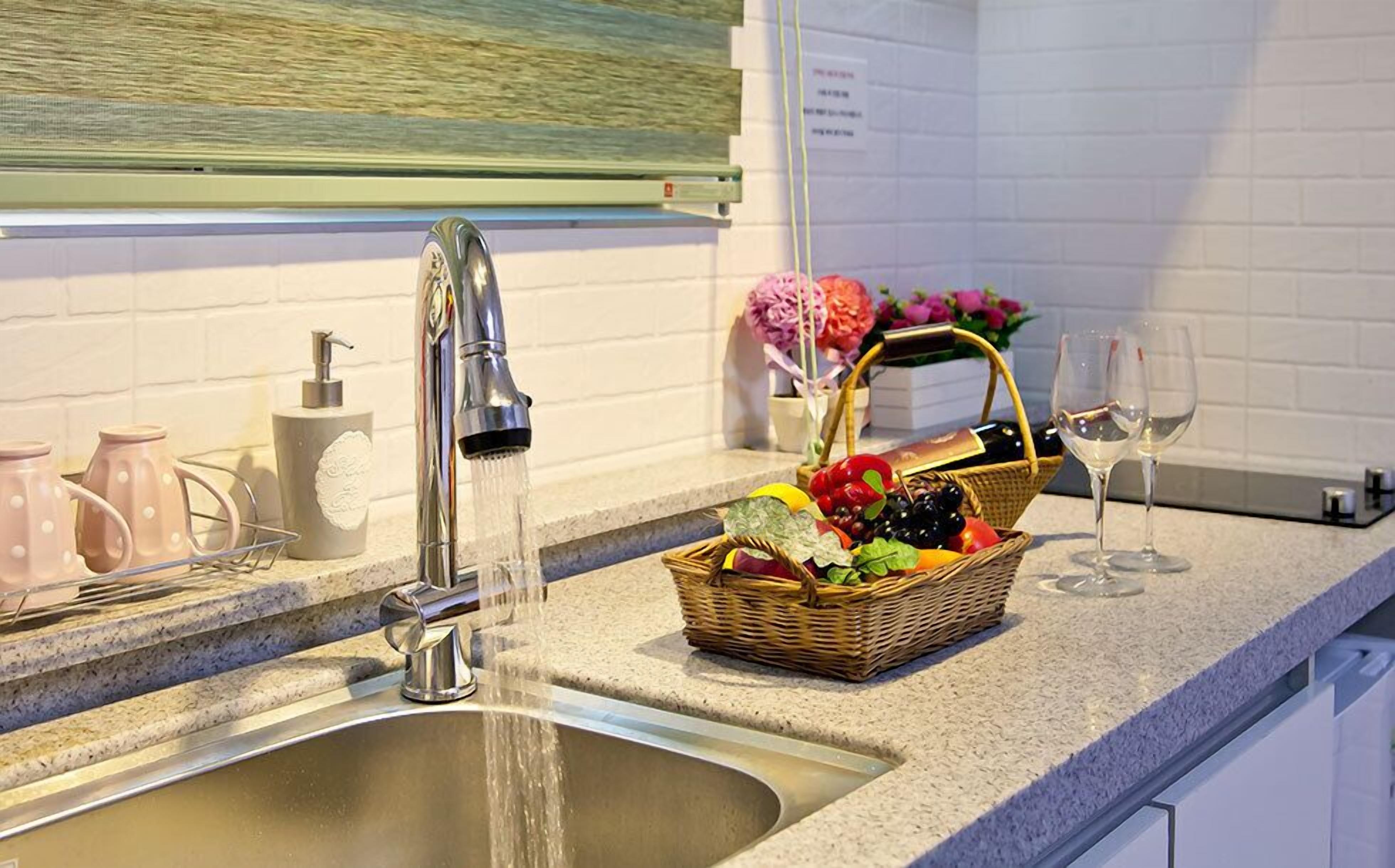 103 | Private kitchenette | Fridge, microwave, stovetop, rice cooker