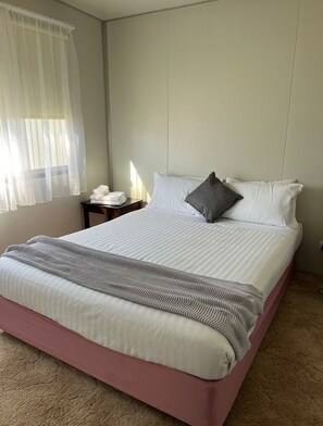 Nhà Deluxe, 2 phòng ngủ, không được mang vật nuôi | Màn/rèm cản sáng, truy cập Internet không dây miễn phí, bộ trải giường 