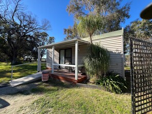 Exterior - Deniliquin Pioneer Tourist Park (Deniliquin)