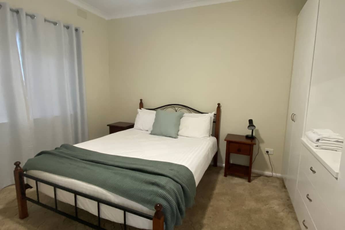 Comfort-Haus, 2 Schlafzimmer, Haustiere nicht gestattet | 2 Schlafzimmer, Verdunkelungsvorhänge, kostenloses WLAN, Bettwäsche
