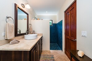 Dusche, Handtücher, Seife, Toilettenpapier