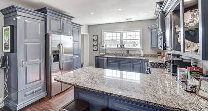 Large Colonial on Horse Ranch w/ Hot Tub!