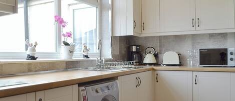 Periquera y utensilios de cocina