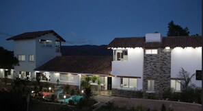 Front of property – evening/night - Hotel Mont Blanc (Bogotá)