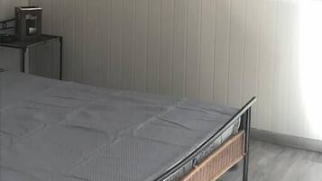 1 chambre, fer et planche Ă repasser, lit parapluie, Wi-Fi