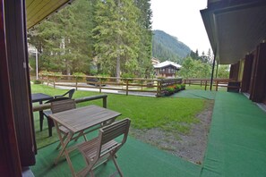 تناول الطعام بالخارج