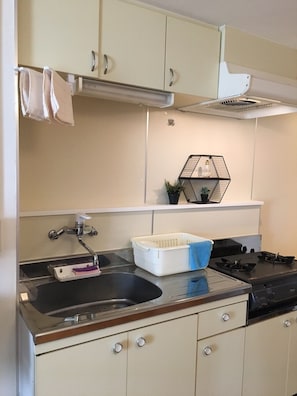 Fridge, microwave, stovetop, electric kettle