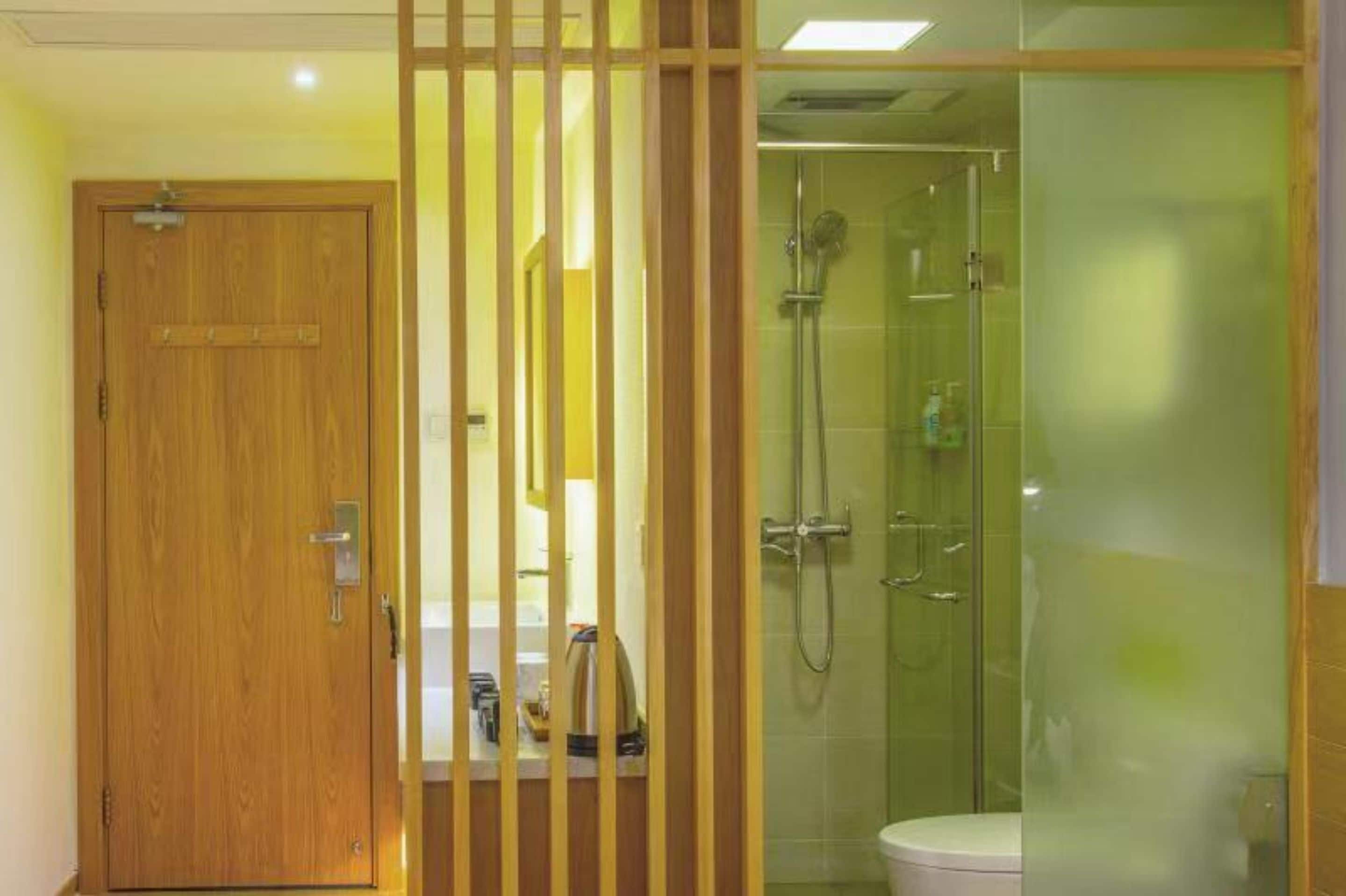 Deluxe Double Room | Bathroom shower