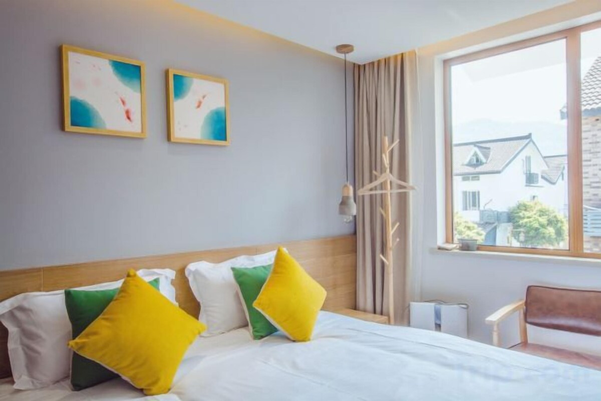 Desk, blackout curtains, free WiFi, bed sheets