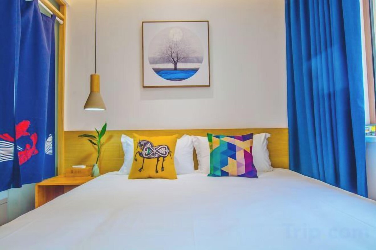 Desk, blackout curtains, free WiFi, bed sheets