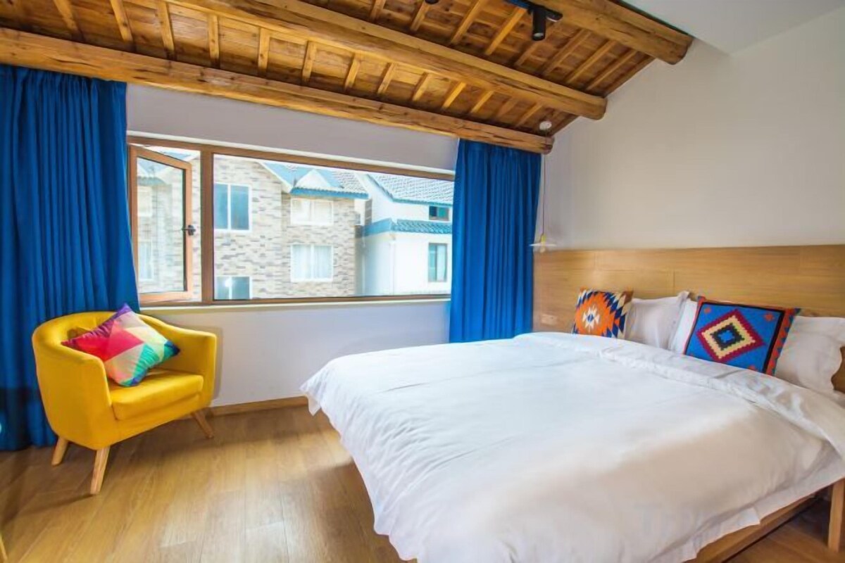Desk, blackout curtains, free WiFi, bed sheets