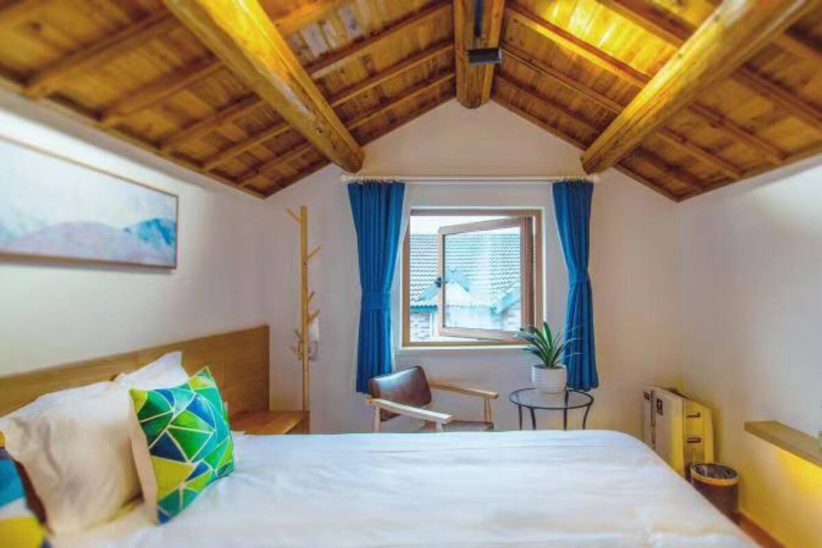 Deluxe tweepersoonskamer | Een bureau, verduisterende gordijnen, gratis wifi, beddengoed