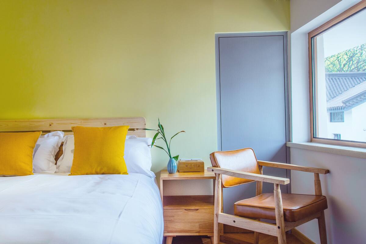 Exclusieve tweepersoonskamer | Een bureau, verduisterende gordijnen, gratis wifi, beddengoed