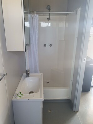 King Single Room | Bathroom shower