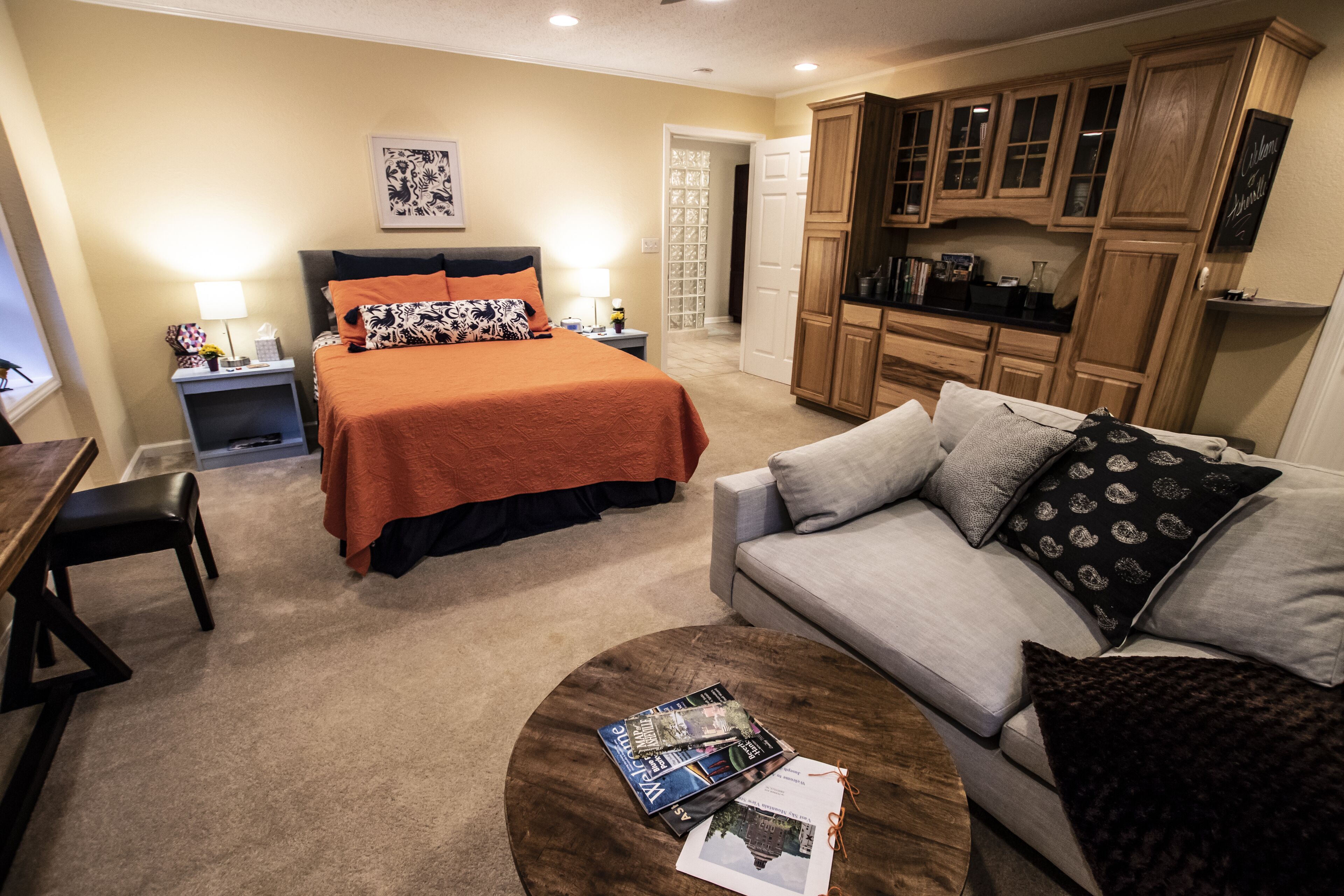 Vast Sky Mountain View Studio located just North of Downtown Asheville Walking!!