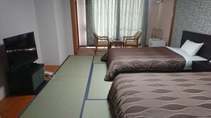 A hotel room with a bed, a TV, a desk, and a chair. - The Gran Resort Akou (Ako)
