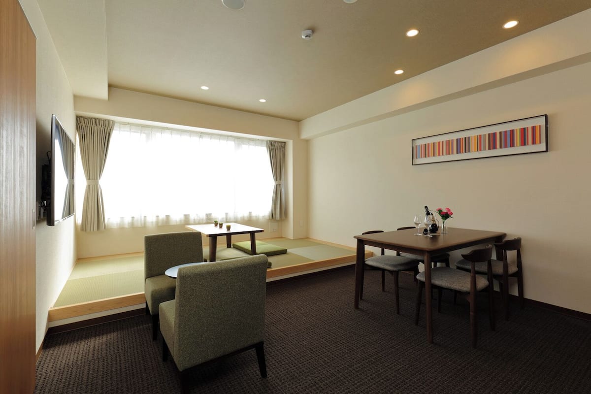 Design Suite, 1 Bedroom, Non Smoking, Hot Tub | Living area | Smart TV