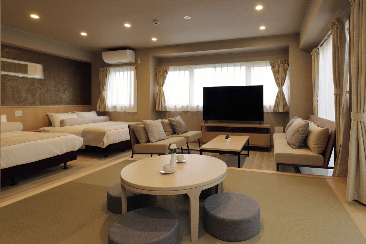 Executive Studio Suite, Multiple Beds, Non Smoking, Terrace | Living area | Smart TV