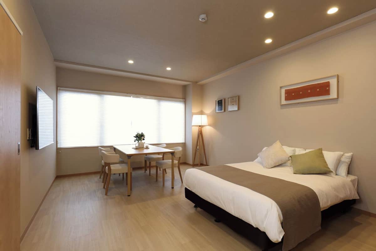 Standard Suite, 1 Bedroom, Non Smoking, Hot Tub | Living area | Smart TV