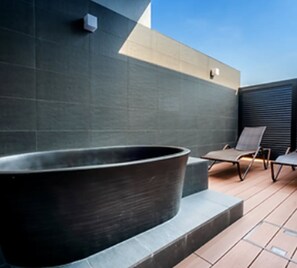 总统顶层房, 2 间卧室, 无烟房, 露台 | 浴室 | 独立的浴缸和淋浴、按摩浴缸、大花洒淋浴喷头、名牌洗护用品