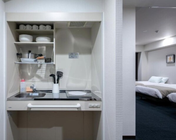 Fridge, microwave, oven, stovetop - Randor Residential Hotel Kyoto Suites (Kyoto)