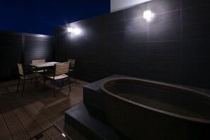 Executive Studio Suite, Multiple Beds, Non Smoking, Terrace | Deep soaking bathtub