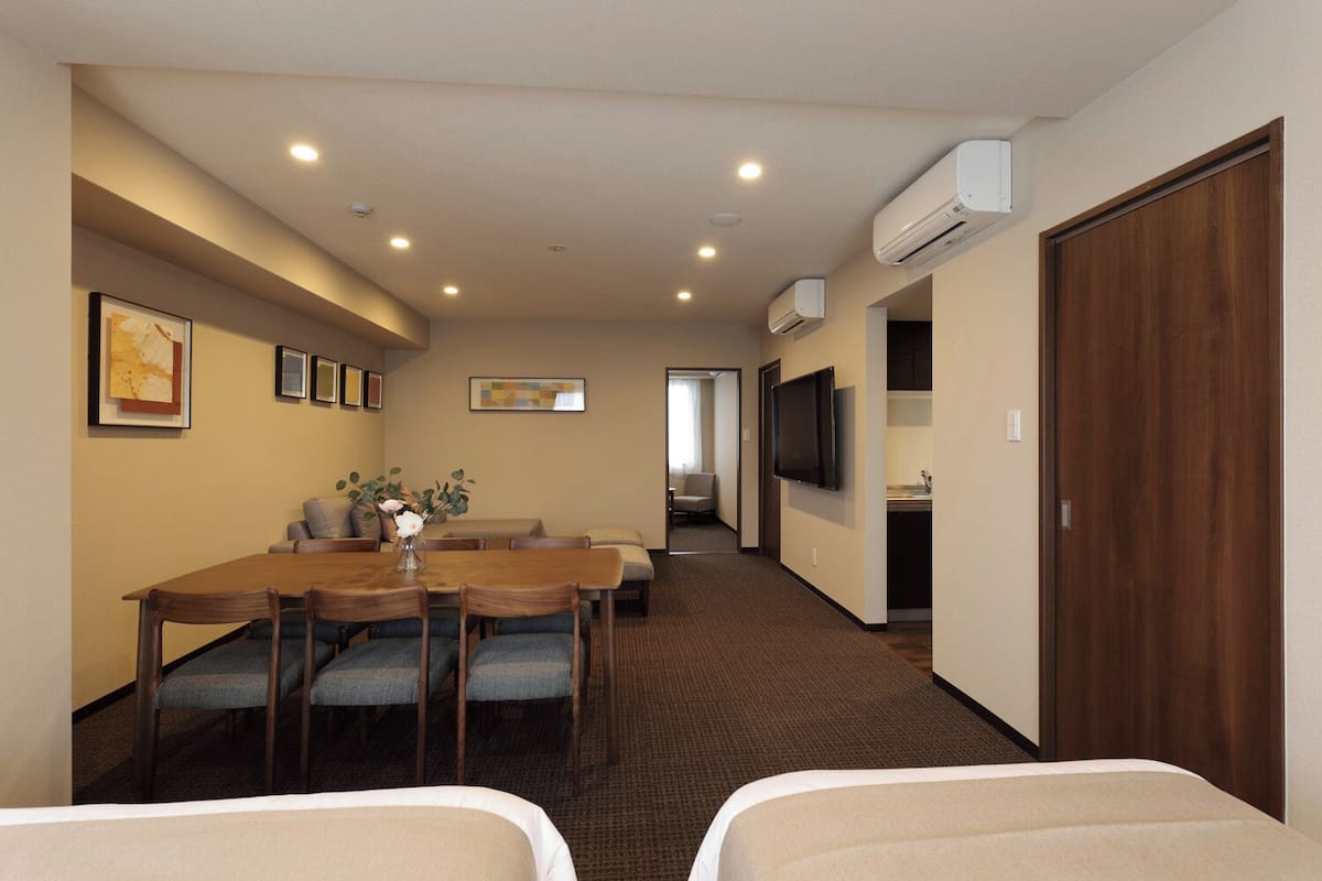 Presidential Suite, 1 Bedroom, Non Smoking, Hot Tub | Living area | Smart TV
