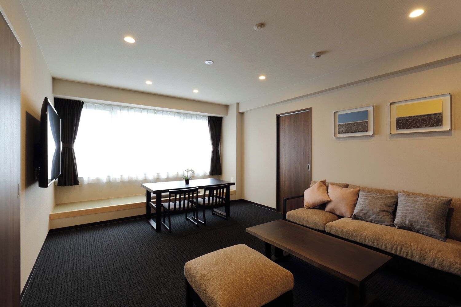 Executive Suite, 2 Bedrooms, Non Smoking, Hot Tub | Living area | Smart TV