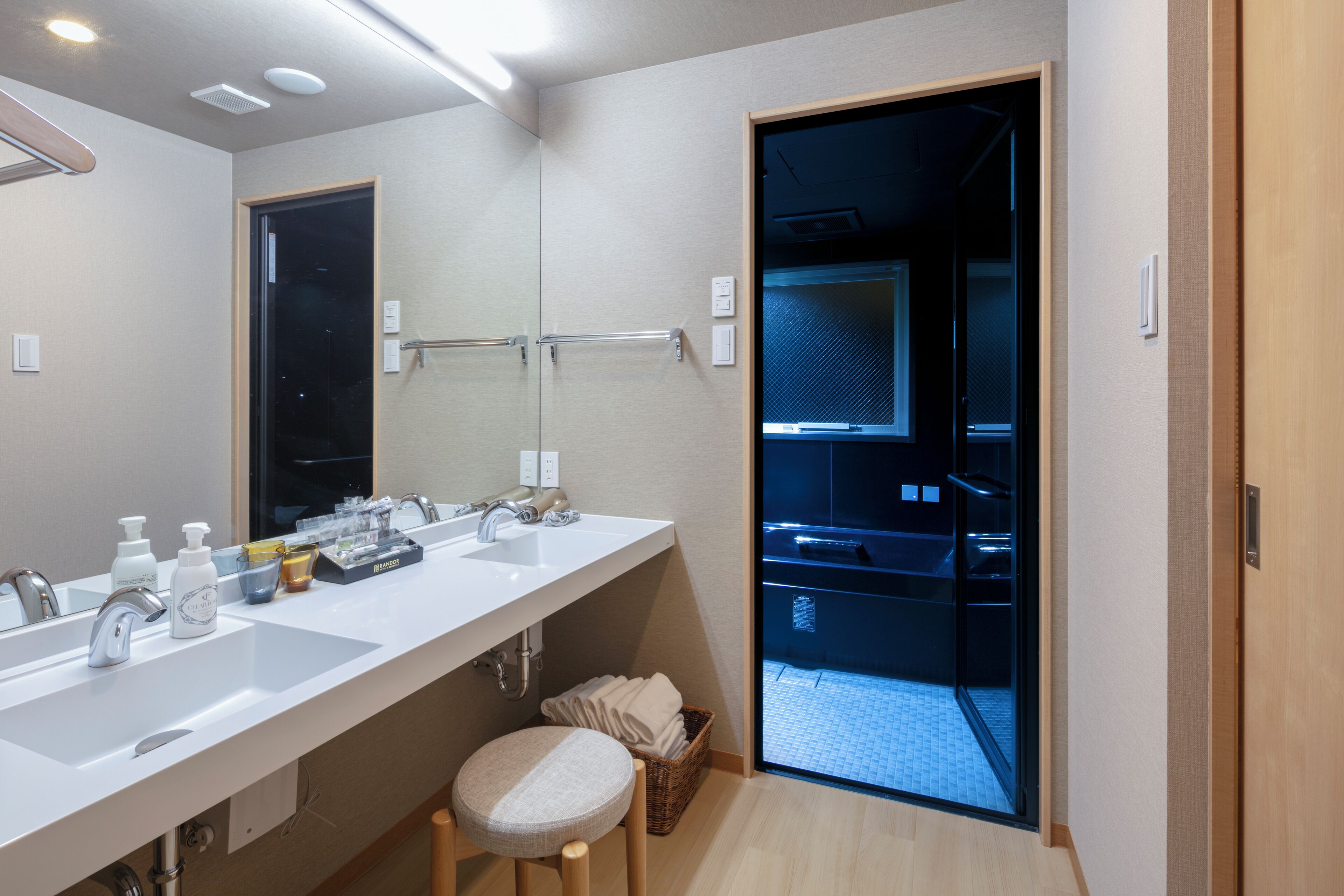 Classic Suite, 1 Bedroom, Non Smoking, Hot Tub | Bathroom | Separate tub and shower, jetted tub, rainfall showerhead