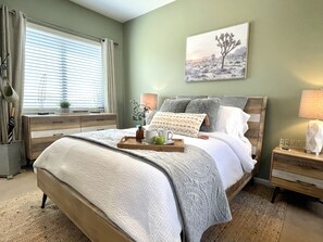 1 bedroom, desk, iron/ironing board, free WiFi - A Boutique Desert Stay with a Pool and a Donkey twist. (New River)