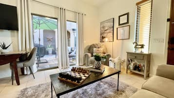 Smart TV, chimenea, Netflix y reproductor de DVD