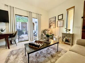 Smart TV, lareira, Netflix, DVD player