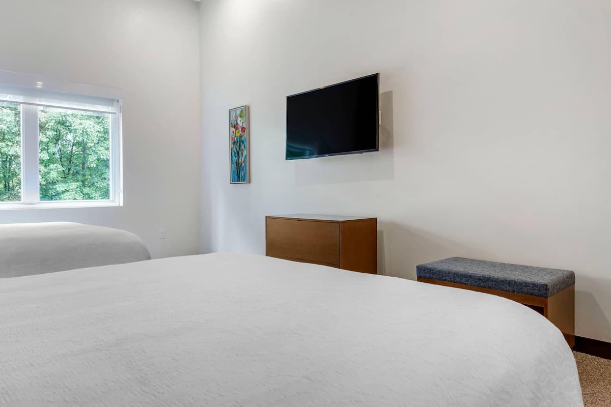 Premium bedding, pillow-top beds, in-room safe, desk