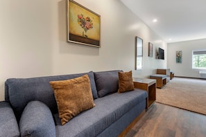 Premium bedding, pillow-top beds, in-room safe, desk - The Cranberry, an Ascend Collection Hotel (Morgantown)