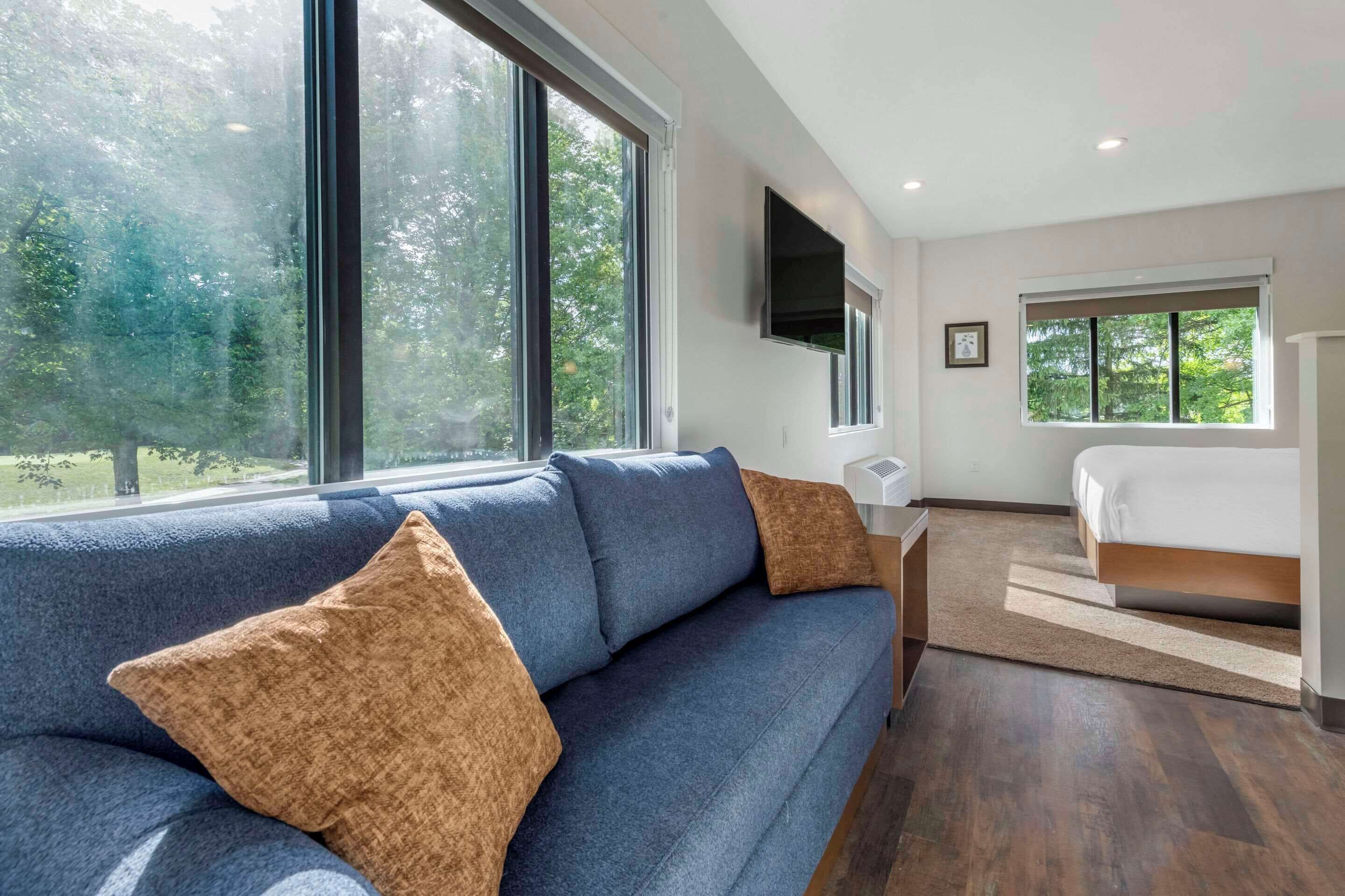 premium bedding, pillow-top beds, in-room safe, desk