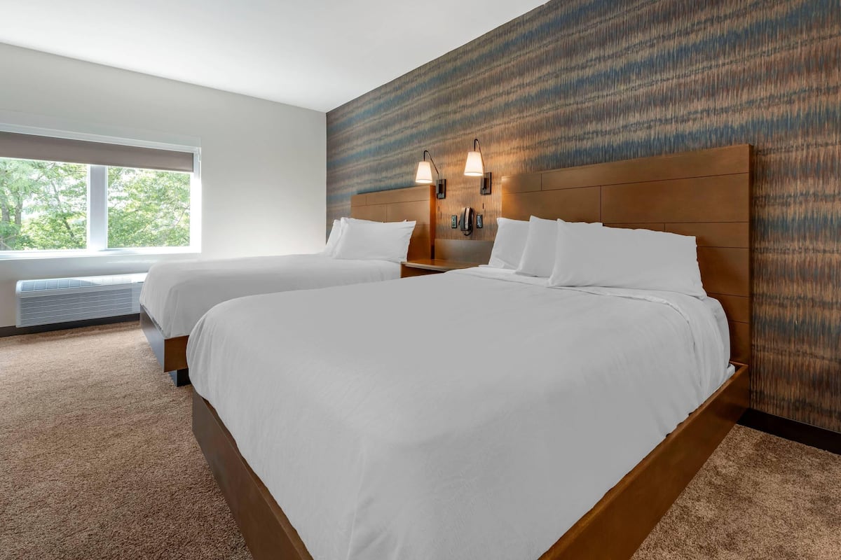 Premium bedding, pillow-top beds, in-room safe, desk